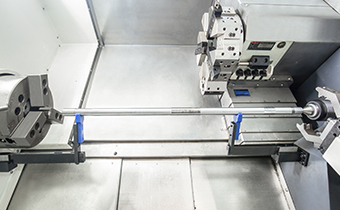 数控车床+铣端面钻中心孔机床+关节式机器人