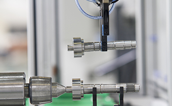 立式搓齿机+桁架式机器人