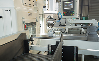 卧式搓齿机+桁架式机器人