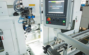 卧式搓齿机+桁架式机器人