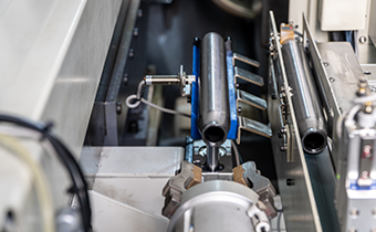 立式双头数控车床+桁架式机器人