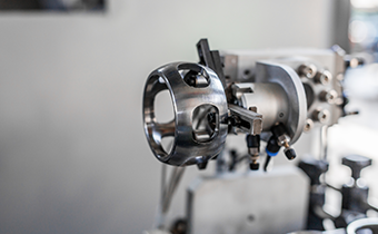 保持架窗口铣床+桁架式机器人