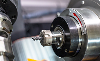 保持架窗口铣床+桁架式机器人