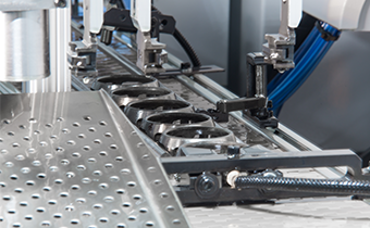 保持架窗口磨床+桁架式机器人