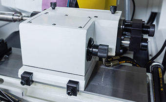 中心高微调油压自动尾座(选配) 中心高微调油压自动尾座(选配)